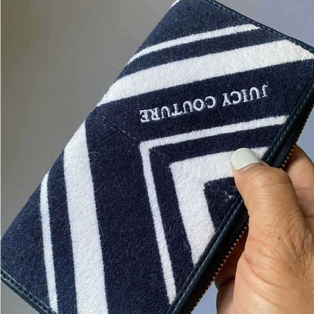 Vintage Juicy Couture Navy White Chevron Continental Zip-Around Wallet Clutch